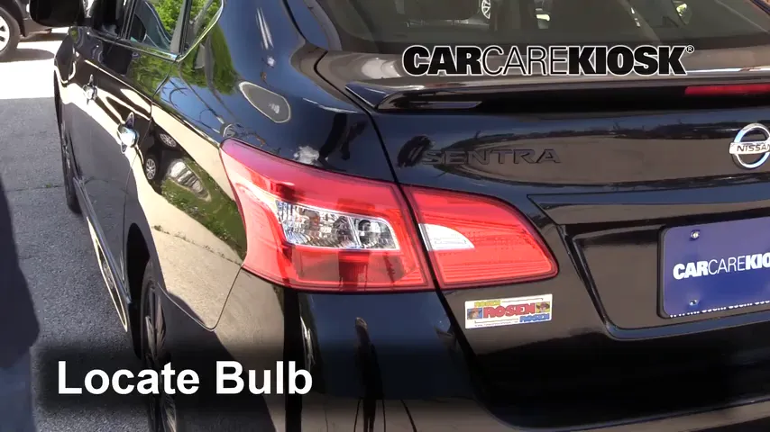 2018 Nissan Sentra SR Turbo 1.6L 4 Cyl. Turbo Éclairage Feu stop (remplacer ampoule)